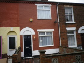 3 bedroom Terraced t...